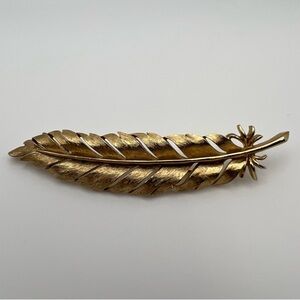 Trifari vintage gold tone feather brooch